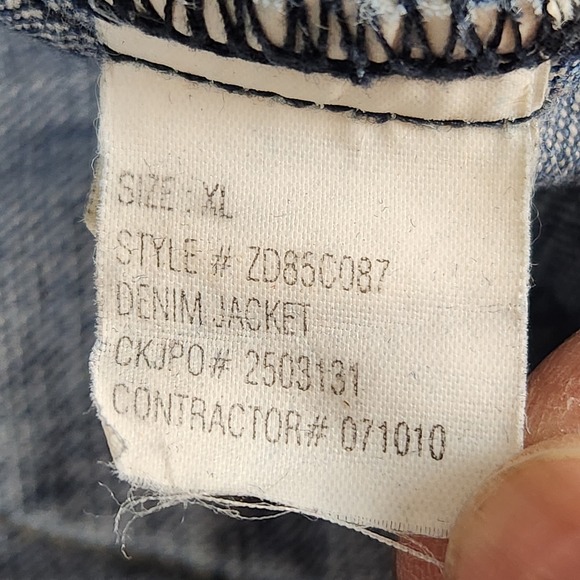 VTG Calvin Klein Jeans Classic Cropped Denim Jacket Medium Wash Women's Size XL - Picture 7 of 8